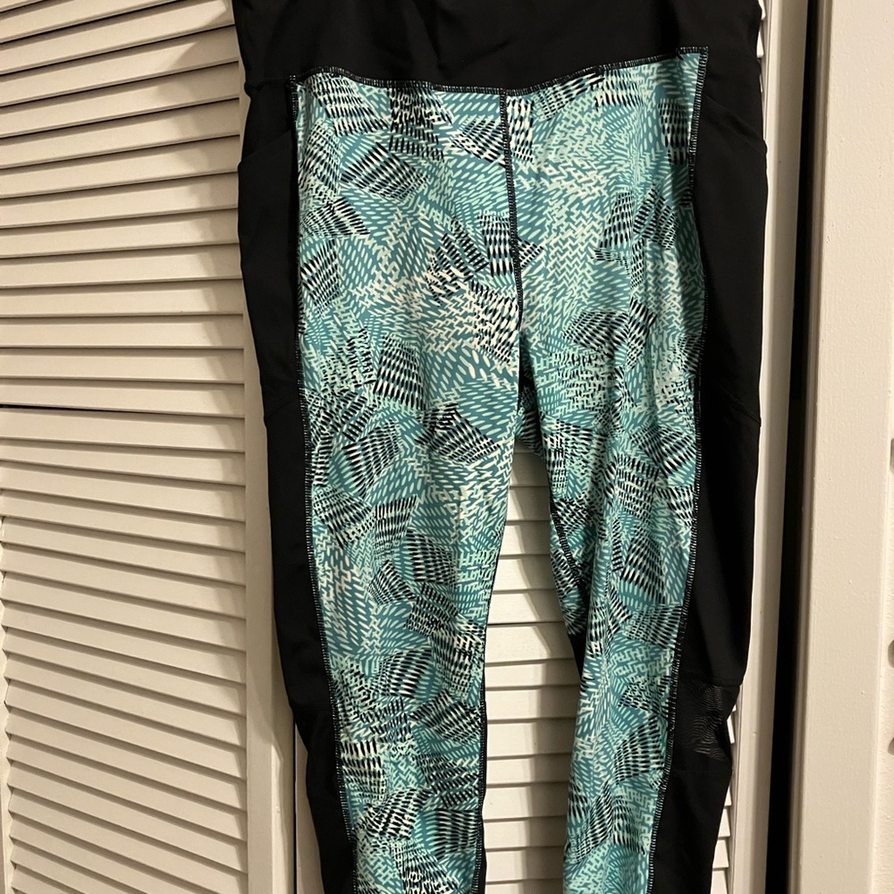 LulaRoe Fearless Crop XL Fitness Leggings